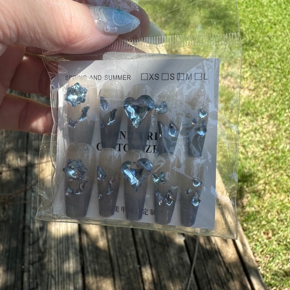 Press on nails - Picture 3 of 3